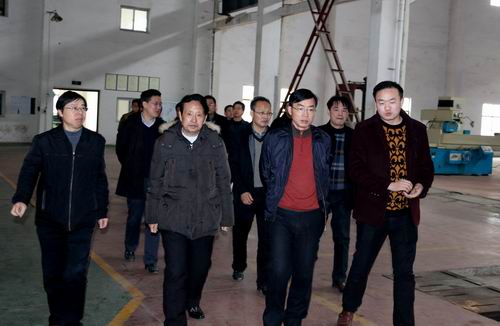 臨湘市委書記黃俊鈞一行到遠(yuǎn)瑞立體停車設(shè)備考察調(diào)研